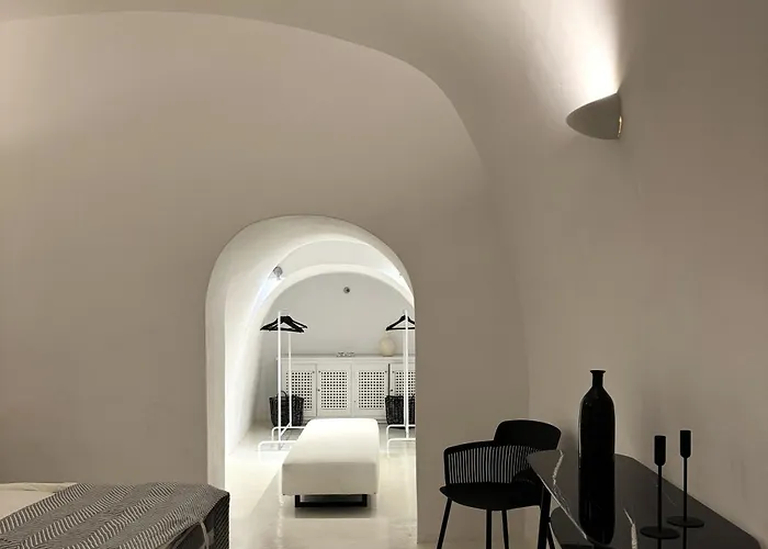 Ater Albus Collection By K&k Imerovigli